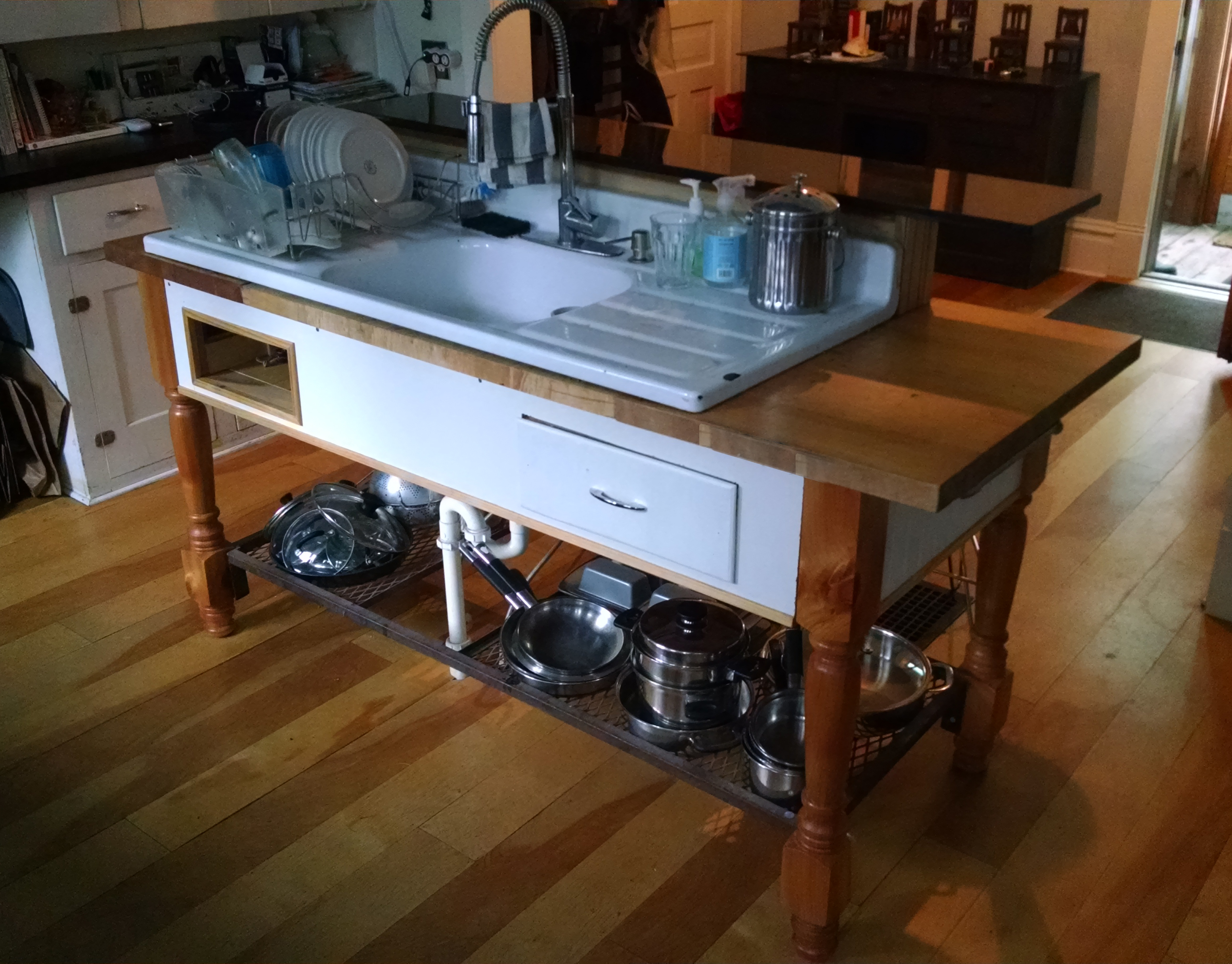 kitchnTable